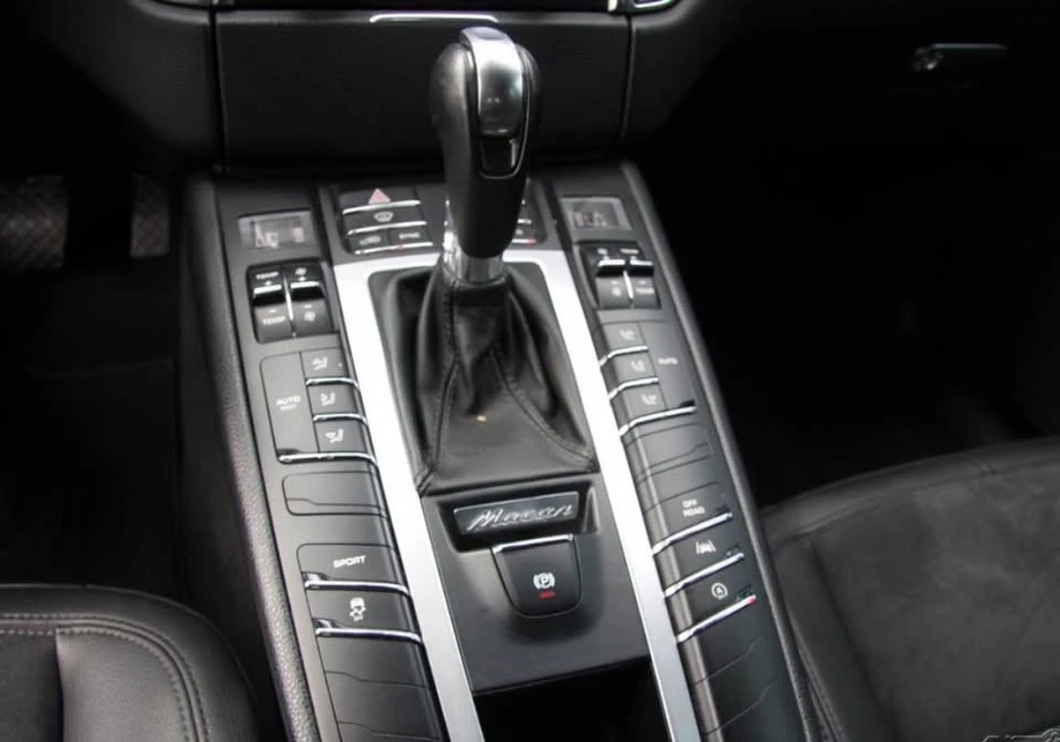 2018 Porsche Macan - Image 8 of 10