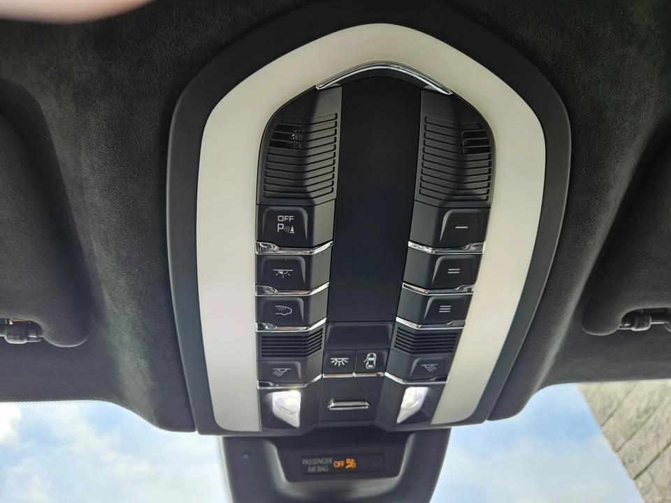 2018 Porsche Macan Turbo - Image 11 of 20