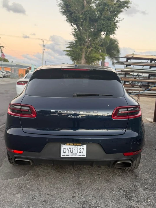 2018 Porsche Macan - Image 9 of 11