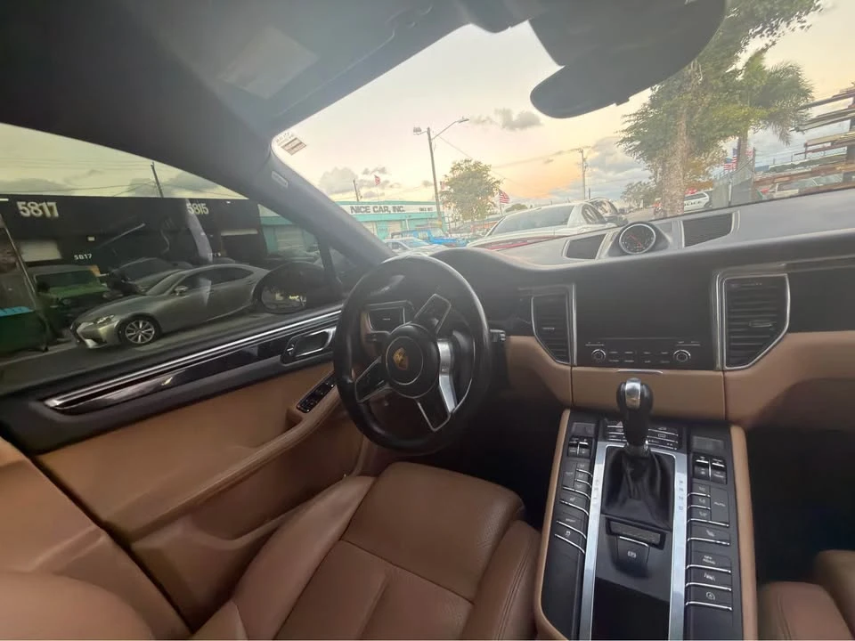 2018 Porsche Macan - Image 7 of 11