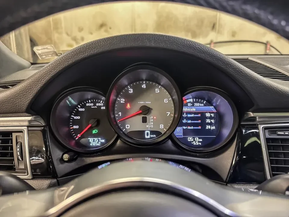 2018 Porsche Macan - Image 8 of 14