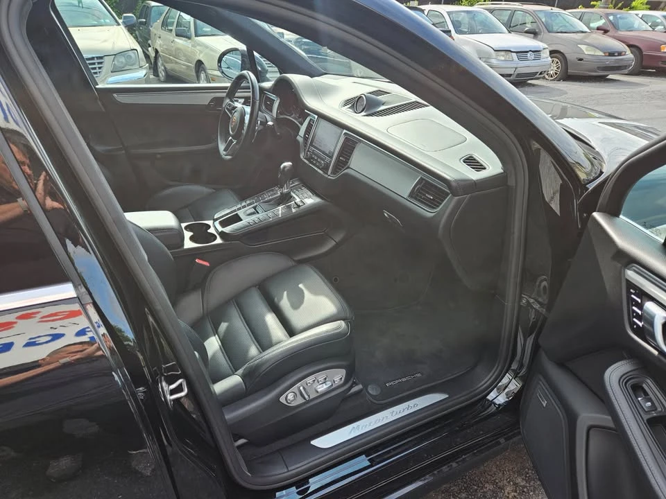 2018 Porsche Macan Turbo - Image 16 of 20