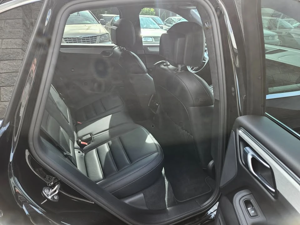 2018 Porsche Macan Turbo - Image 15 of 20