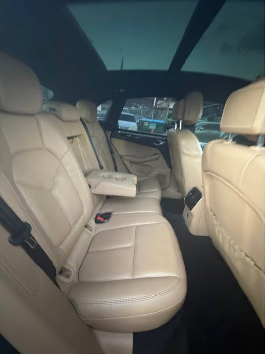 2018 Porsche Macan - Image 8 of 11