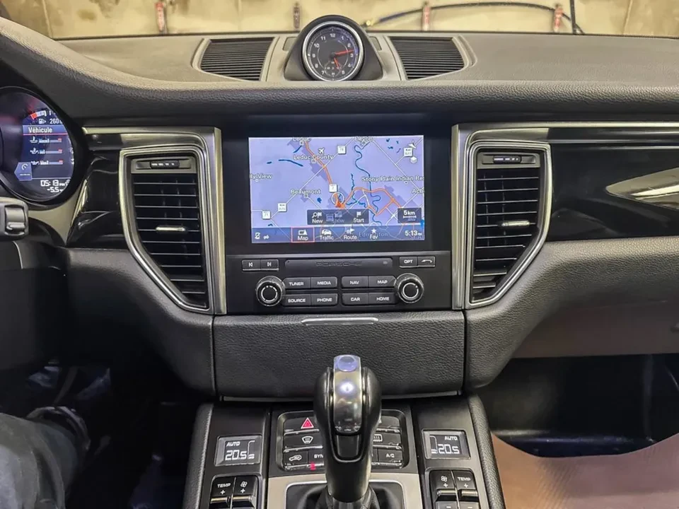 2018 Porsche Macan - Image 10 of 14