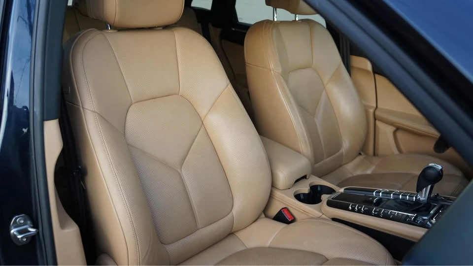 2018 Porsche Macan - Image 17 of 20