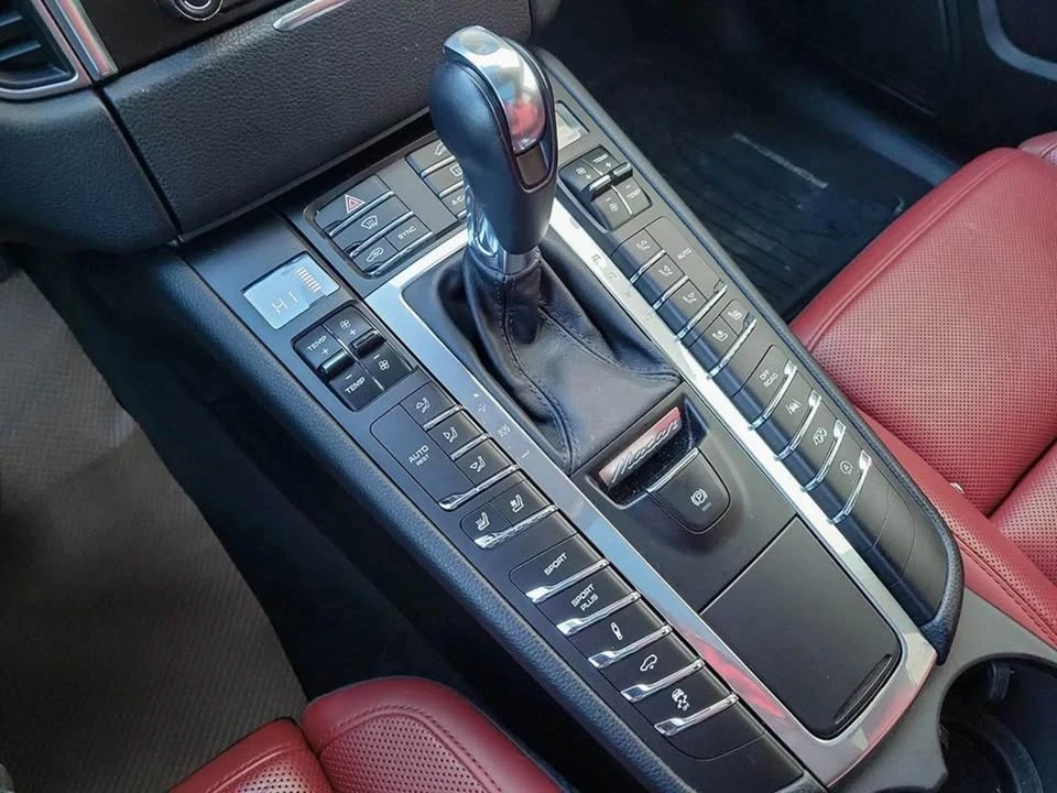 2018 Porsche Macan - Image 13 of 14