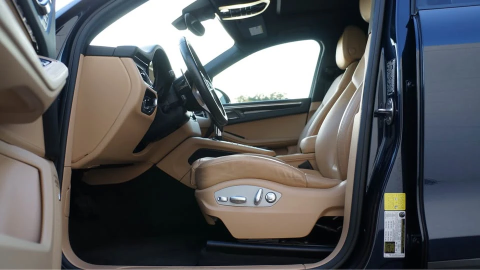 2018 Porsche Macan - Image 9 of 20