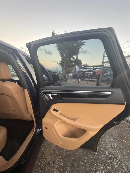 2018 Porsche Macan - Image 10 of 11