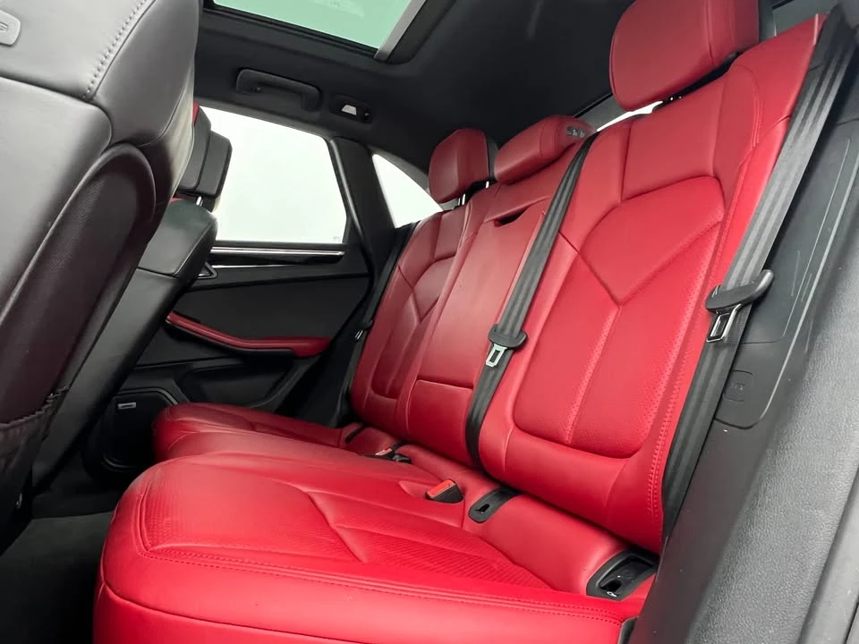 2018 Porsche Macan - Image 15 of 19