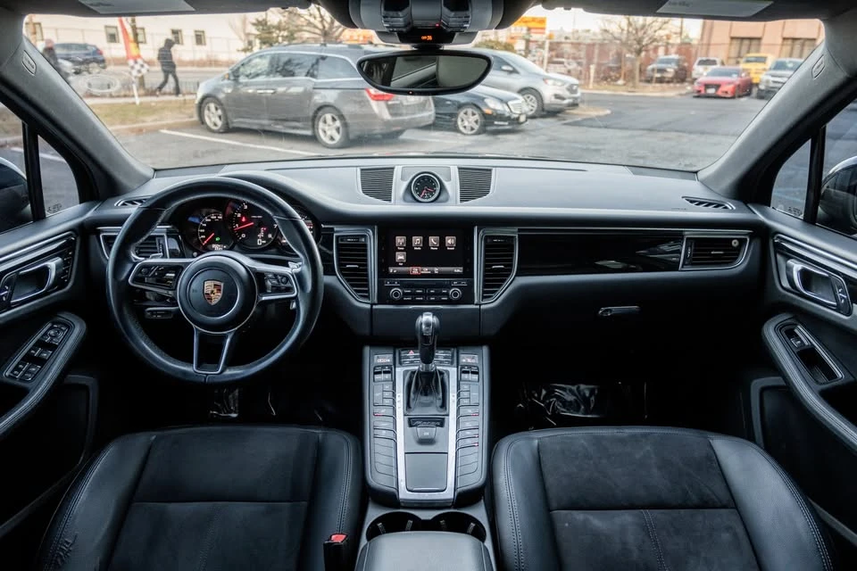 2018 Porsche Macan - Image 5 of 9