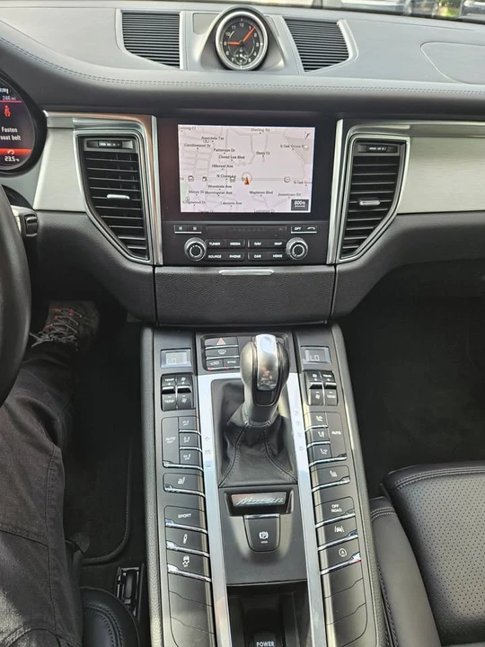 2018 Porsche Macan Turbo - Image 13 of 20