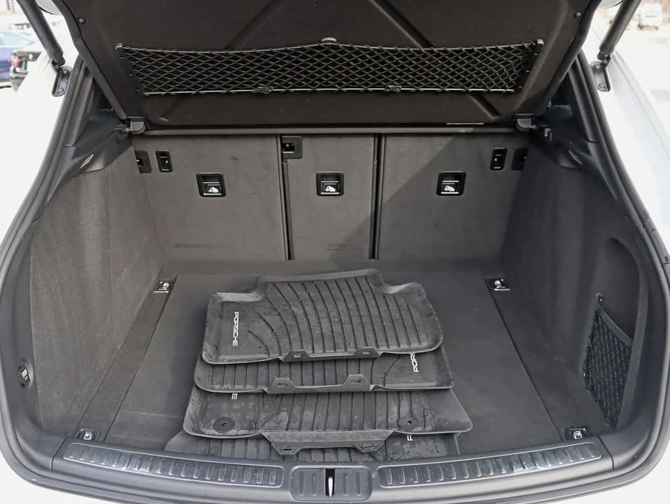 2018 Porsche Macan - Image 19 of 20