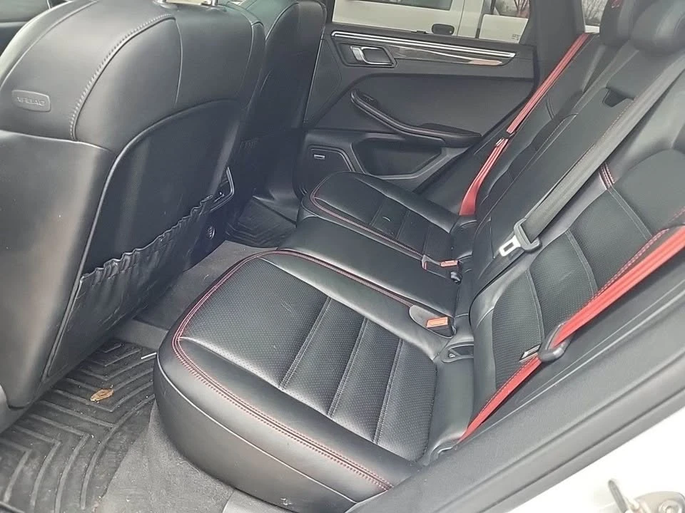 2018 Porsche Macan - Image 14 of 16