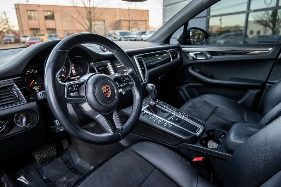 2018 Porsche Macan - Image 7 of 9