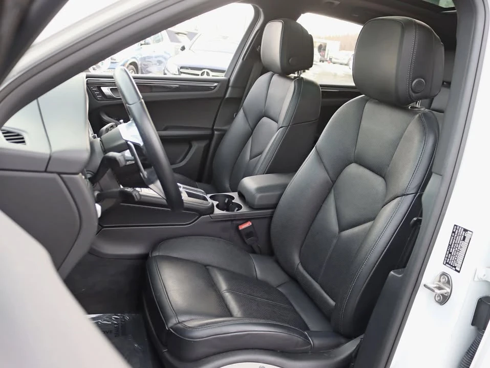 2018 Porsche Macan - Image 14 of 20