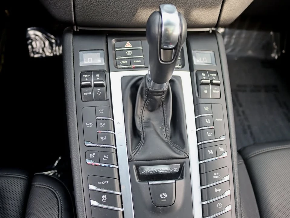 2018 Porsche Macan - Image 12 of 20