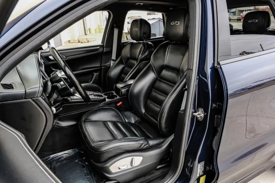 2018 Porsche Macan - Image 12 of 17