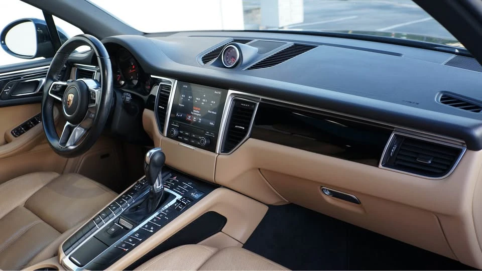 2018 Porsche Macan - Image 16 of 20