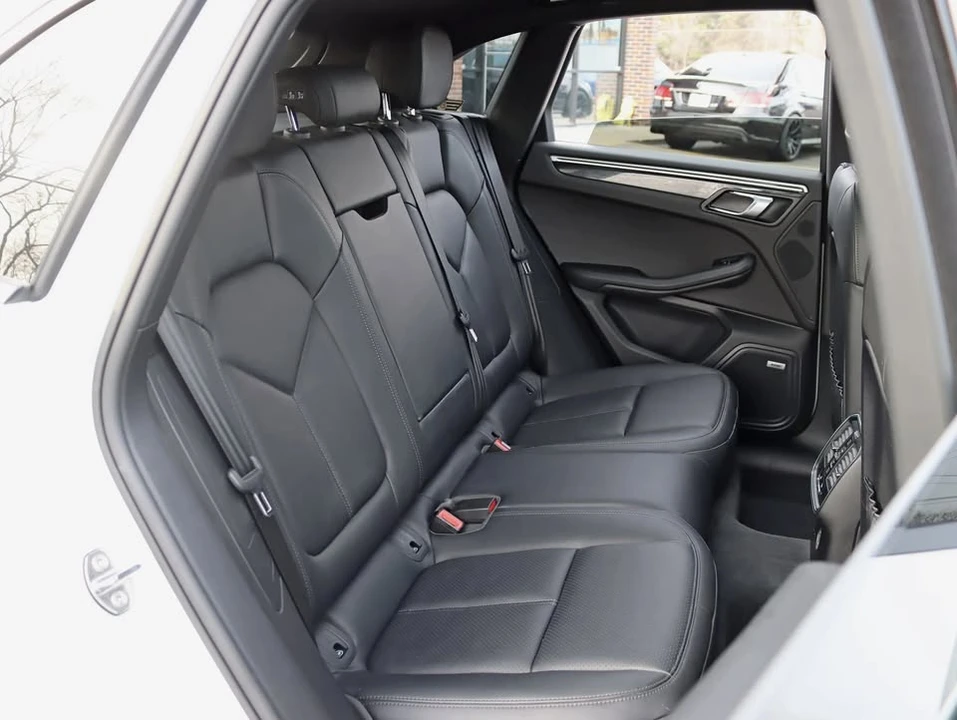 2018 Porsche Macan - Image 17 of 20