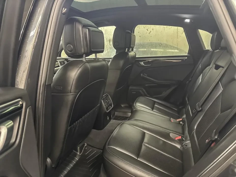 2018 Porsche Macan - Image 12 of 14