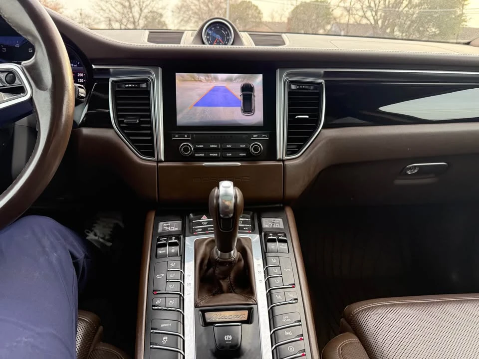 2018 Porsche Macan - Image 14 of 17
