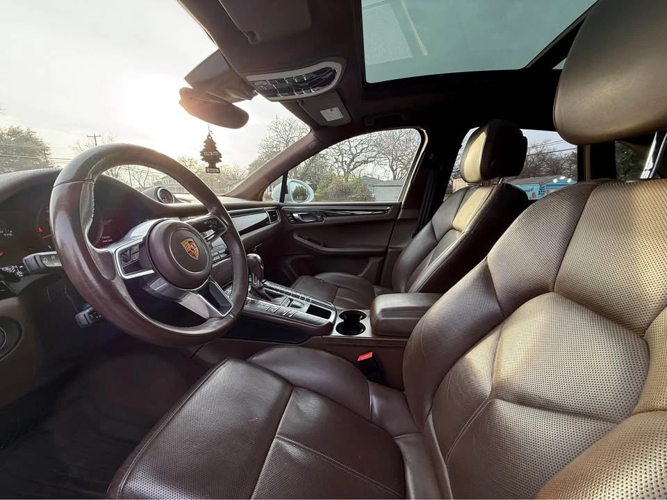 2018 Porsche Macan - Image 9 of 17
