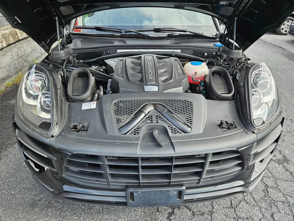 2018 Porsche Macan Turbo - Image 18 of 20