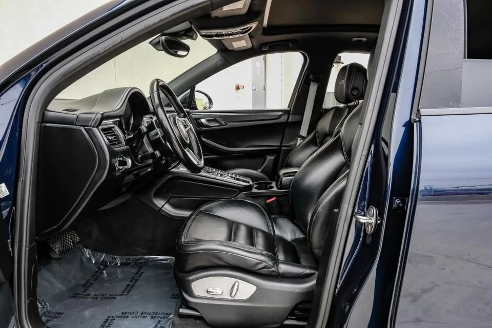 2018 Porsche Macan - Image 16 of 17