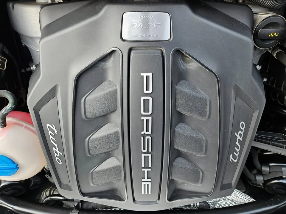 2018 Porsche Macan Turbo - Image 19 of 20