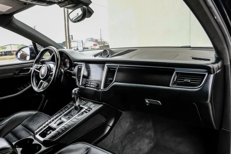 2018 Porsche Macan - Image 17 of 17