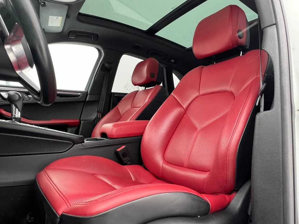 2018 Porsche Macan - Image 17 of 19