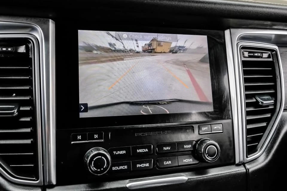 2018 Porsche Macan - Image 9 of 17