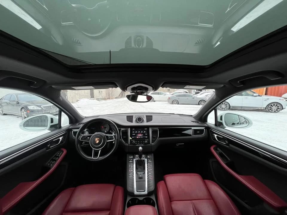 2018 Porsche Macan - Image 18 of 19