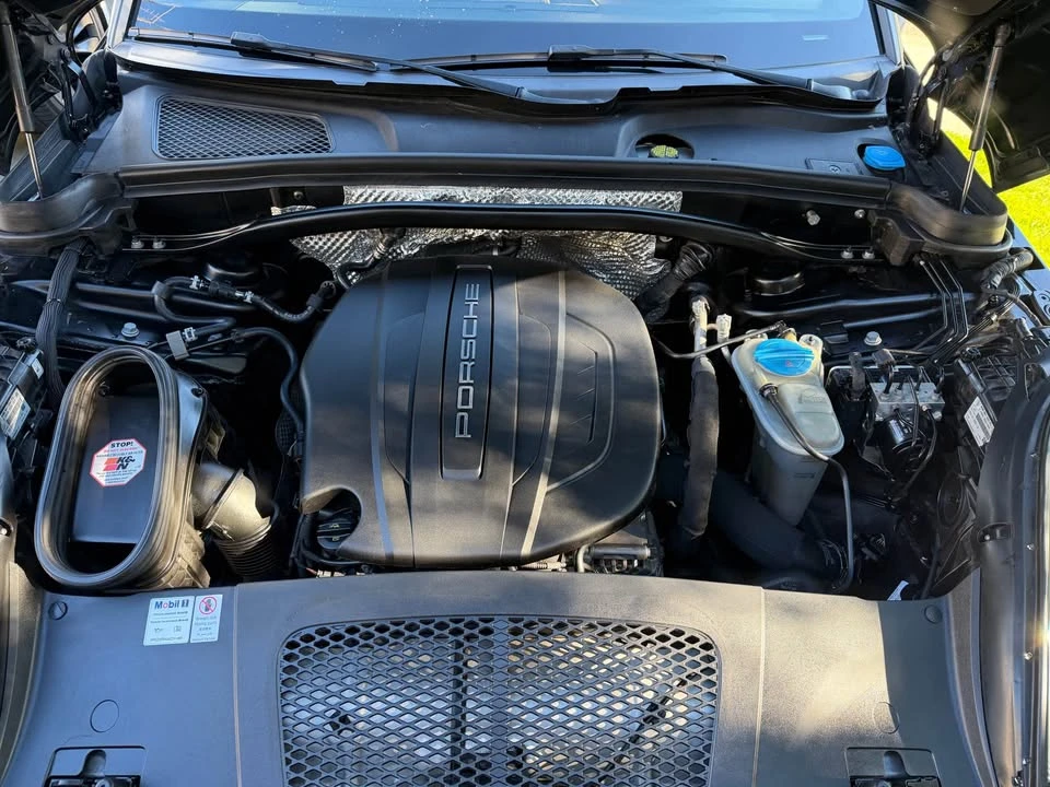 2018 Porsche Macan - Image 18 of 19