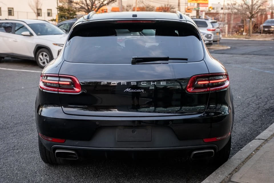 2018 Porsche Macan - Image 4 of 9