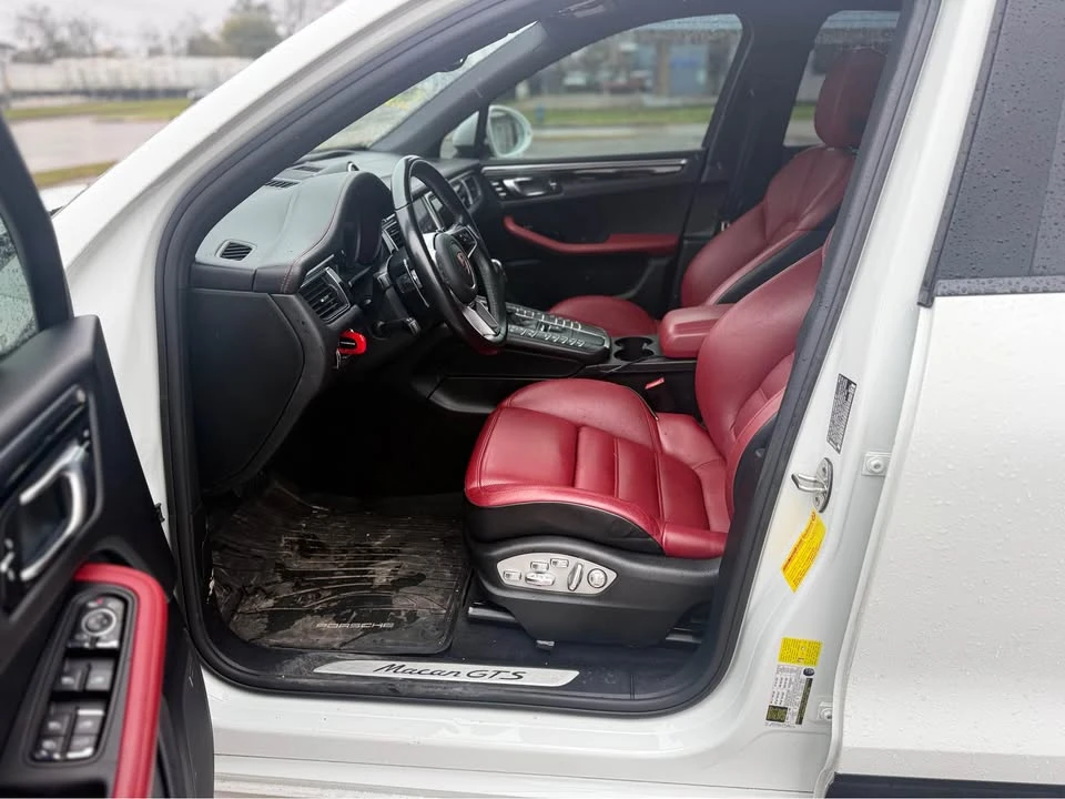 2018 Porsche Macan - Image 9 of 14