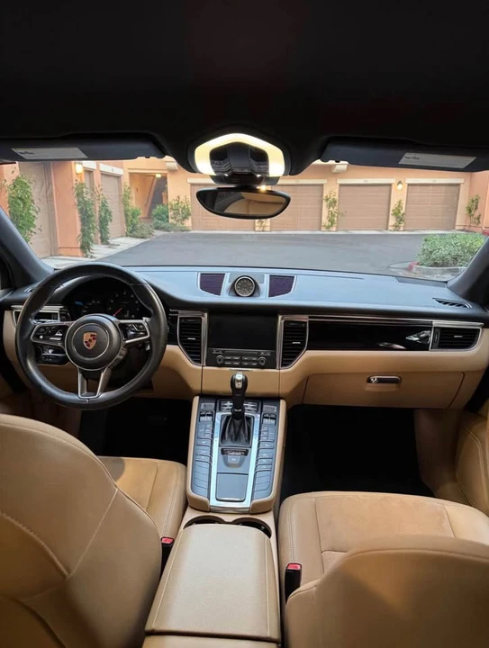 2018 Porsche Macan - Image 14 of 19