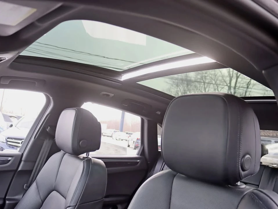 2018 Porsche Macan - Image 18 of 20