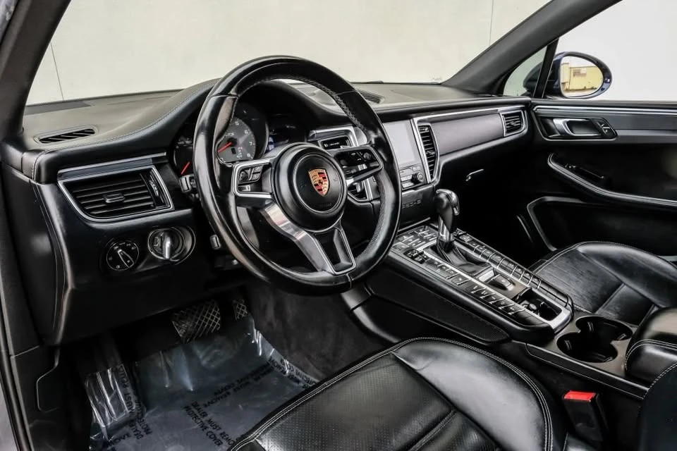 2018 Porsche Macan - Image 15 of 17
