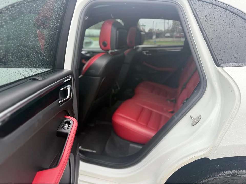 2018 Porsche Macan - Image 10 of 14