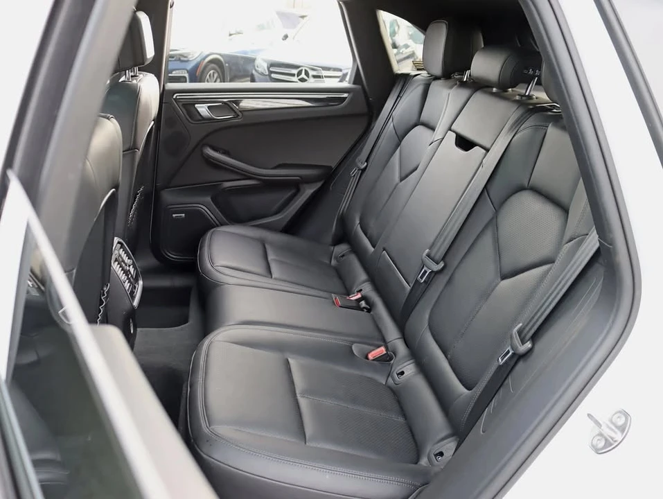 2018 Porsche Macan - Image 16 of 20