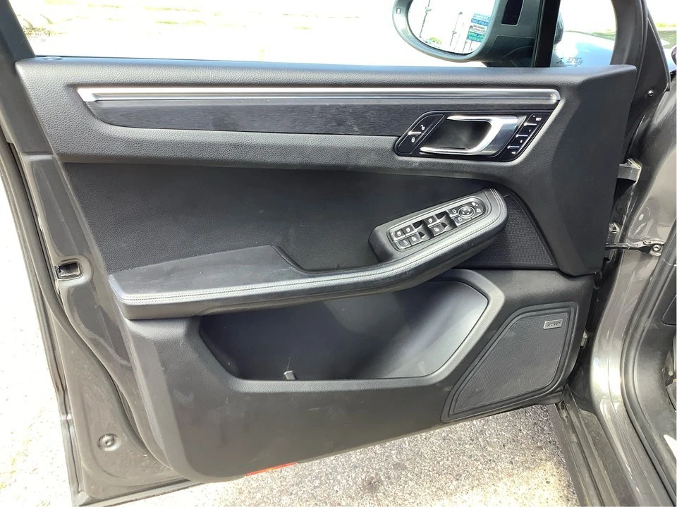 2018 Porsche Macan - Image 15 of 20