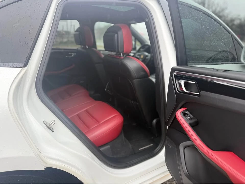 2018 Porsche Macan - Image 11 of 14