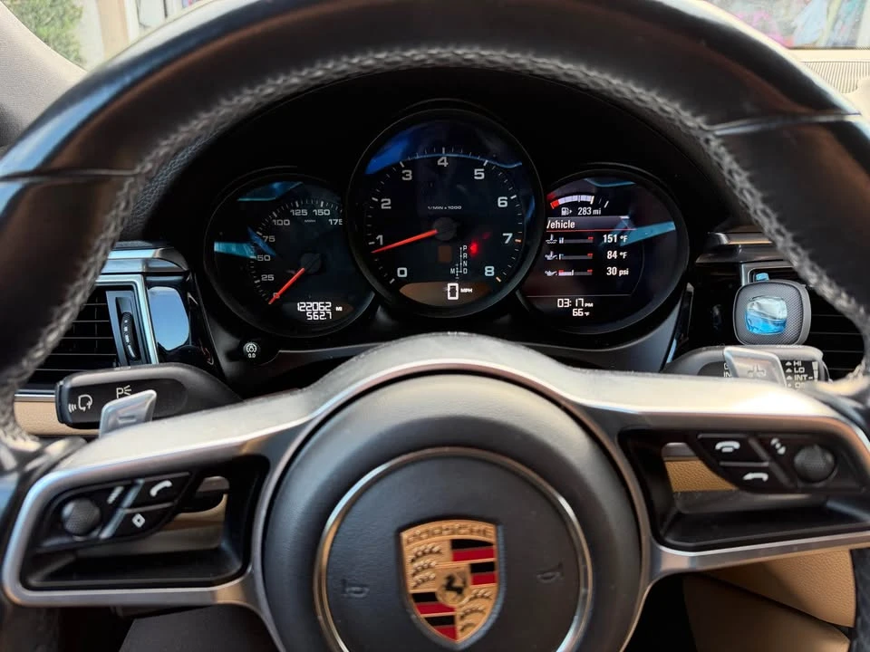 2018 Porsche Macan - Image 17 of 19