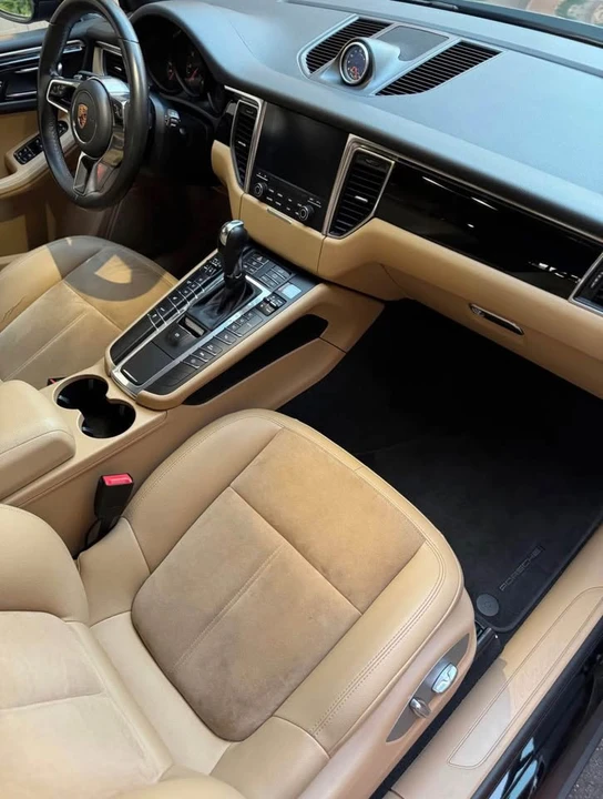 2018 Porsche Macan - Image 15 of 19