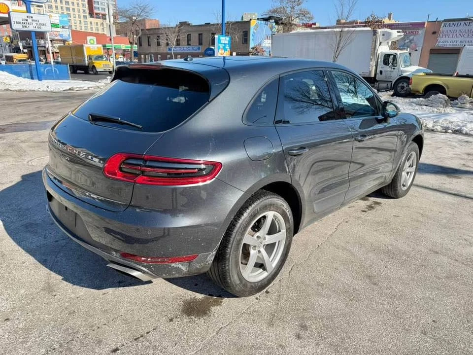2018 Porsche Macan - Image 12 of 19