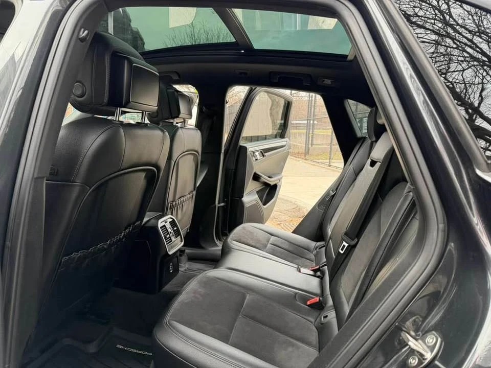 2018 Porsche Macan - Image 18 of 19