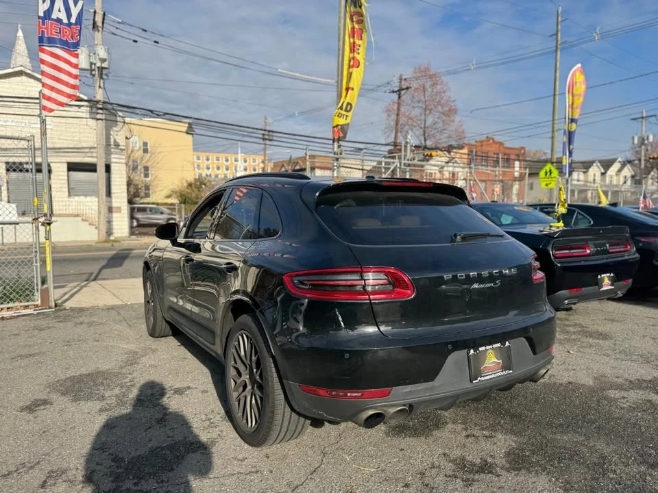 2018 Porsche Macan - Image 14 of 17