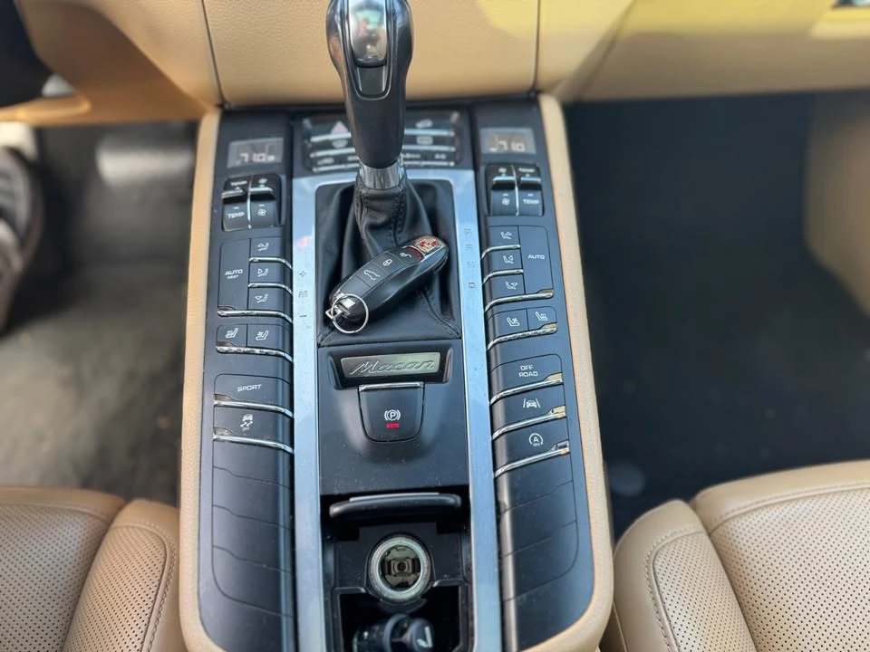 2018 Porsche Macan - Image 8 of 17